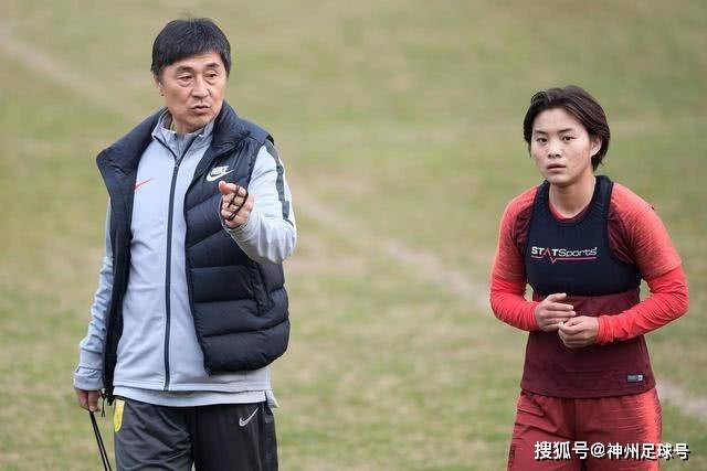 阿斯报：巴萨等待阿尔瓦雷斯再次公开表态，向马竞传达离队意愿